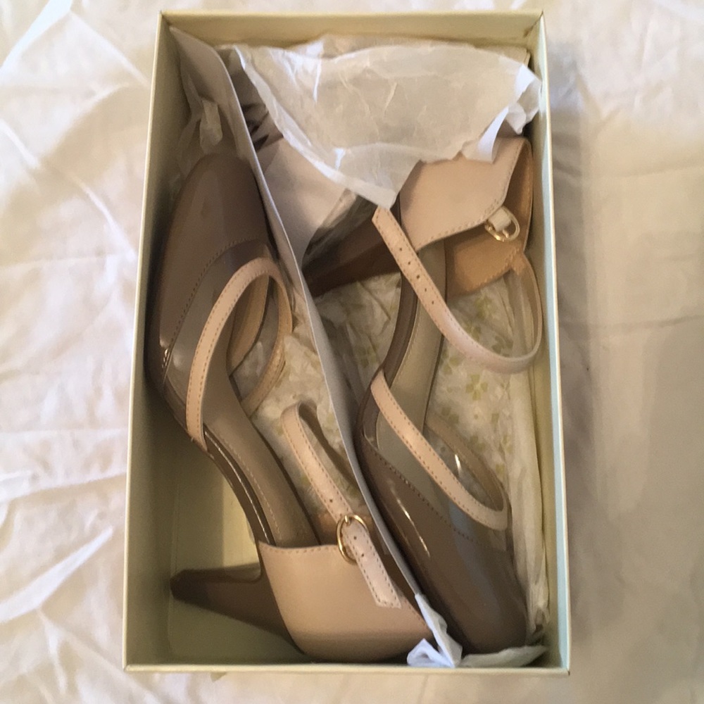 Brand New Naturalizer pumps